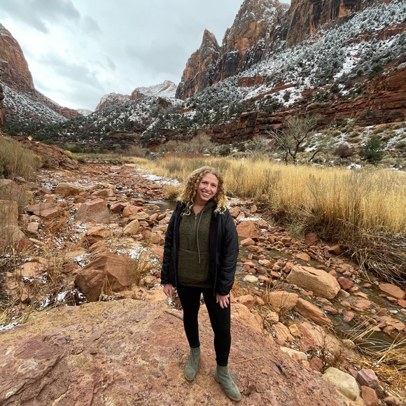 Meet the Posher, Allie - Picture 3 of 10